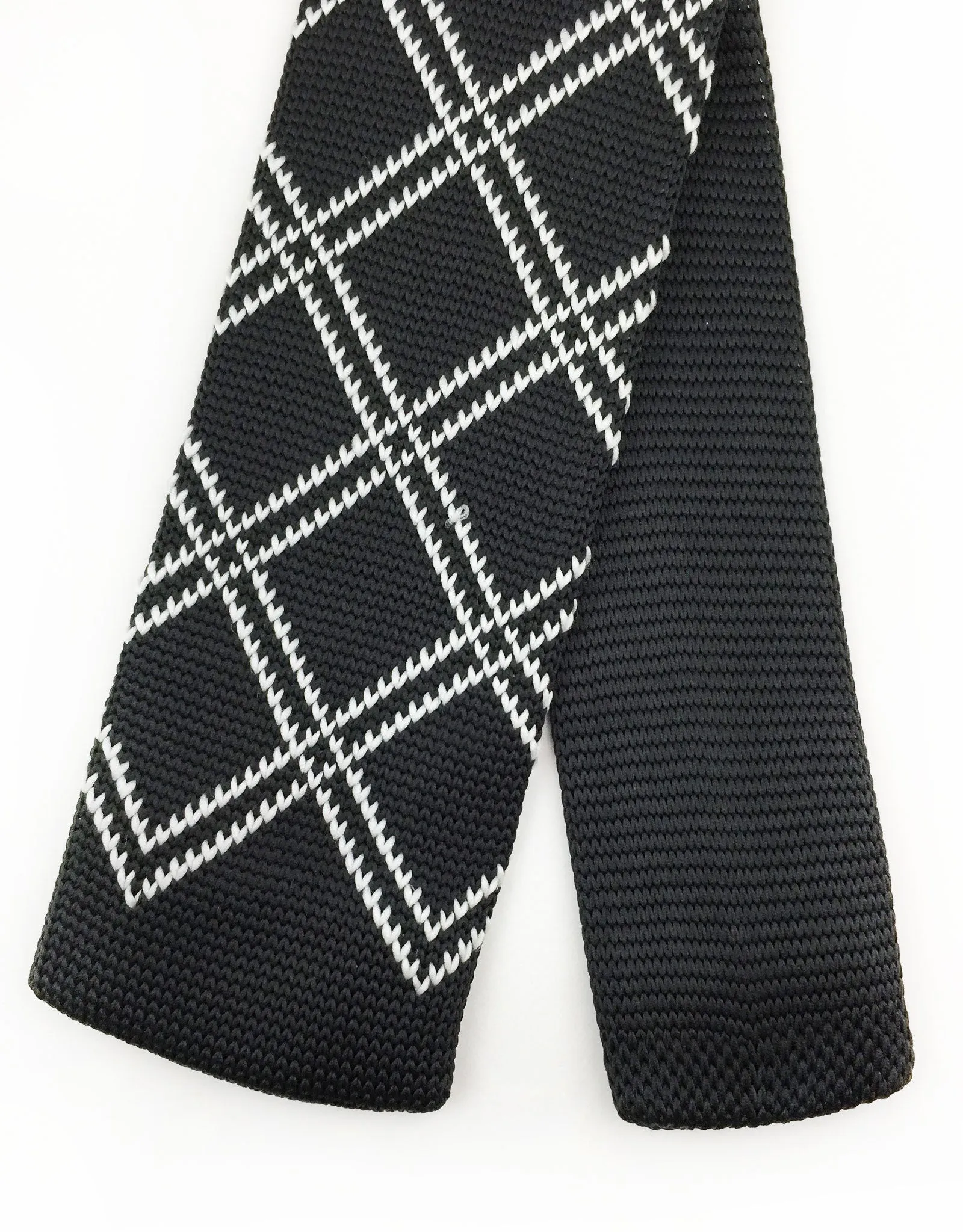 Black & White Diamond Pattern Knitted Tie