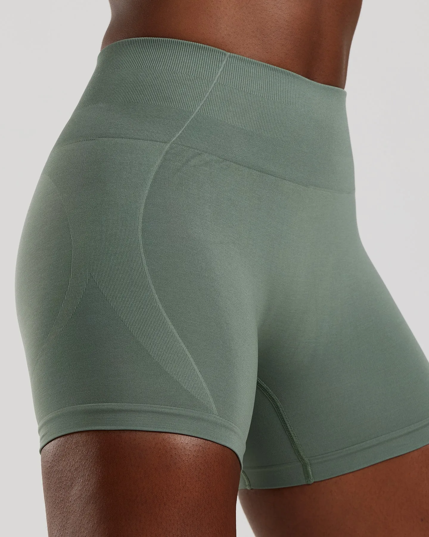 Optimize and translate the product title 2.0 Seamless Scrunch 4 Shorts | Sage into a more descriptive format: Sage 4-Inch Seamless Scrunch Shorts 2.0.